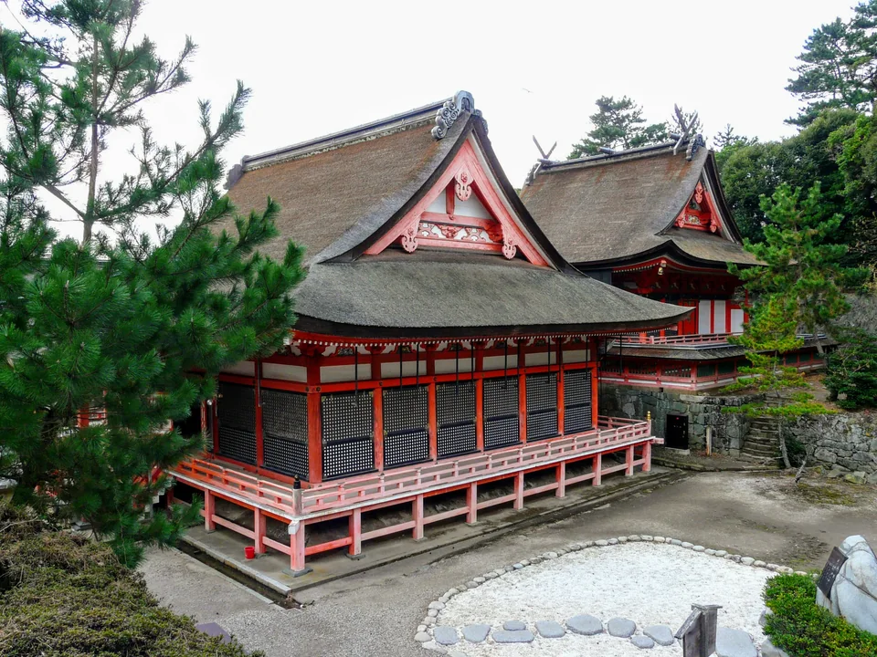 Buildings at Hinomisaki Shrine’s lower Hishizumi-no-miya sanctuary