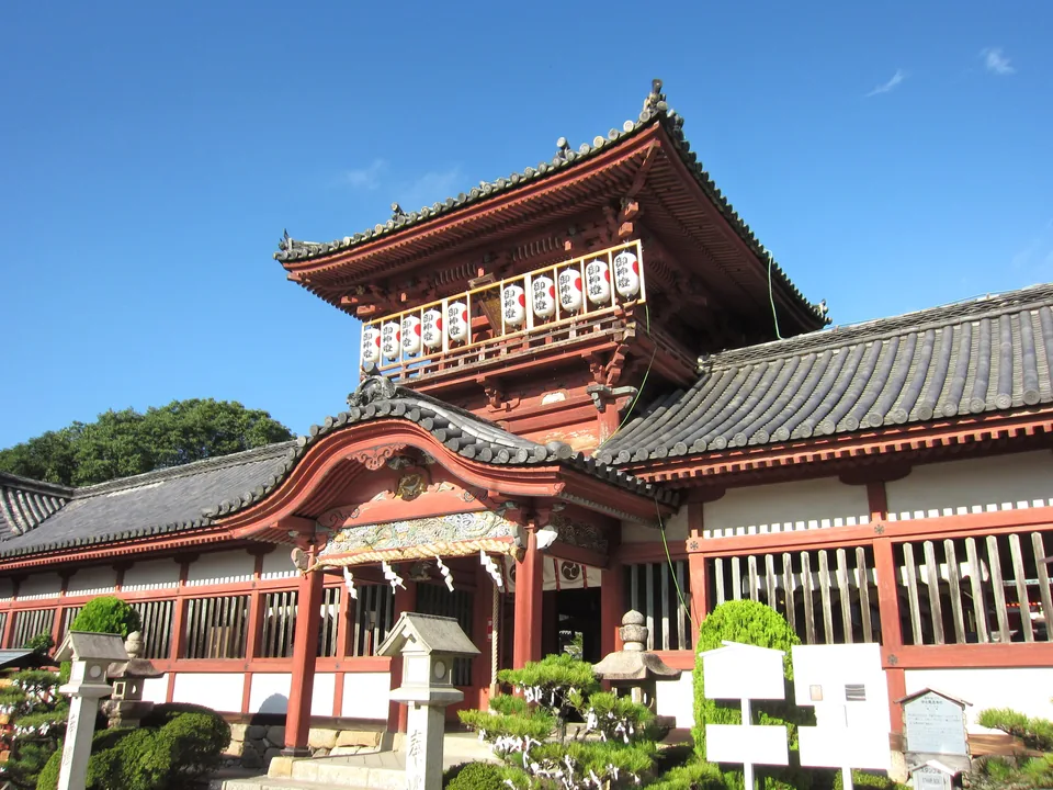 Vermilion gate at Isaniwa Shrine