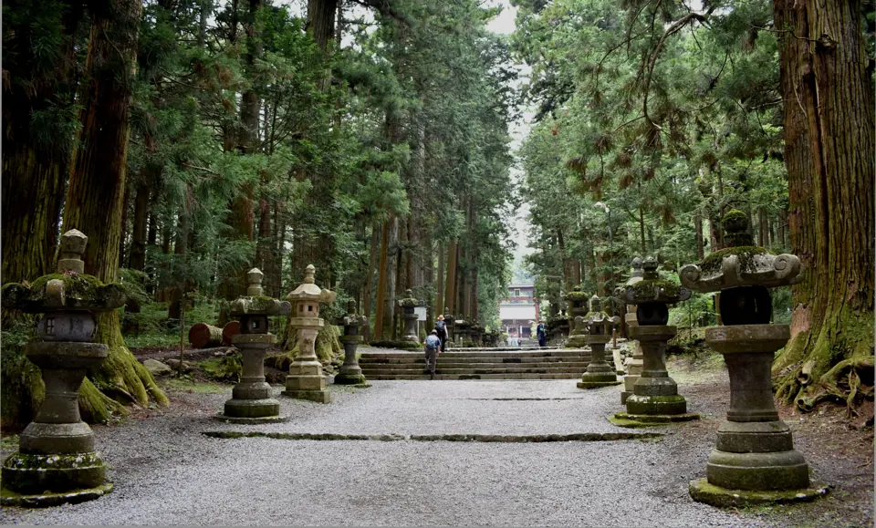 Cedar-lined approach at Kitaguchi Hongu Fuji Sengen Shrine