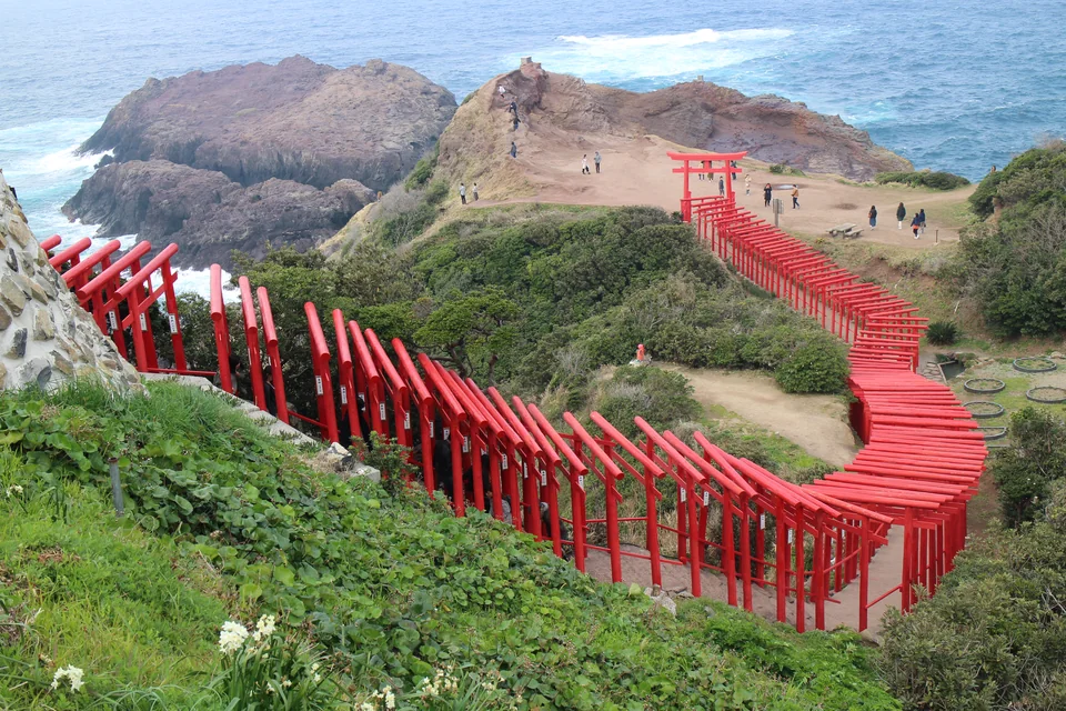 Coastal torii at Motonosumi in 2019; current access differs