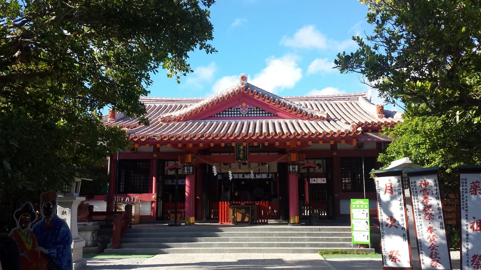 Vermilion shrine buildings at Naminoue in 2015