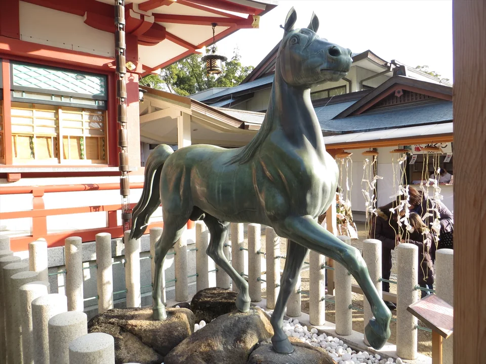Bronze shinme horse at Nishinomiya Shrine; detail photo, not an overview of the main shrine.